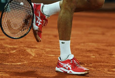 what shoes does djokovic wear.